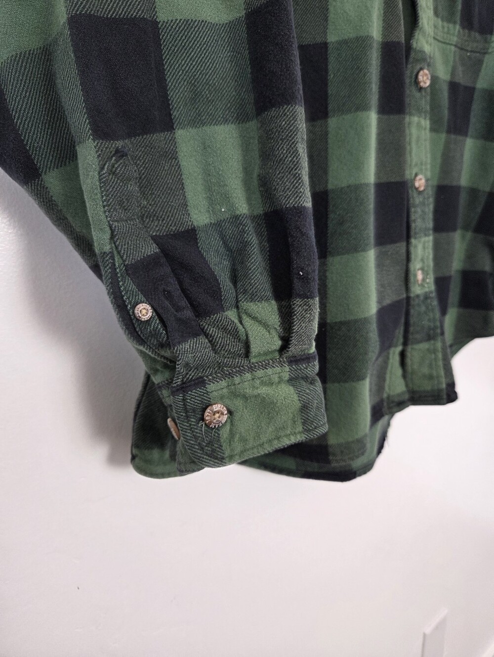 Field & Stream Plaid Flannel Button Up Shirt Men's XL Green Navy Oversized Cabin - Picture 7 of 11